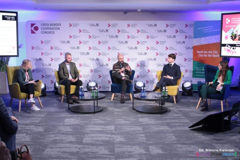 Uczestnicy Panelu "Miasto Młodych"