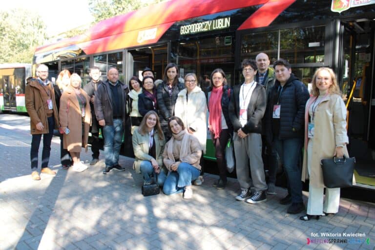 Pamiątkowe zdjęcie Uczestników wizyty studyjnej "Study in Lublin i poznaj gospodarczy Lublin"