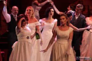 Grupa artystów w musicalu "Phantom"