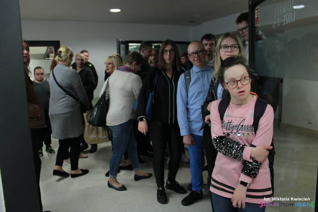 Uczestnicy projektu podczas oprowadzania po budynku Opery Lubelskiej