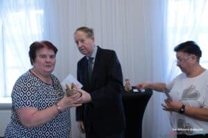 Odznakę "Złote Serce" odbiera Pani Halina Ciechańska,