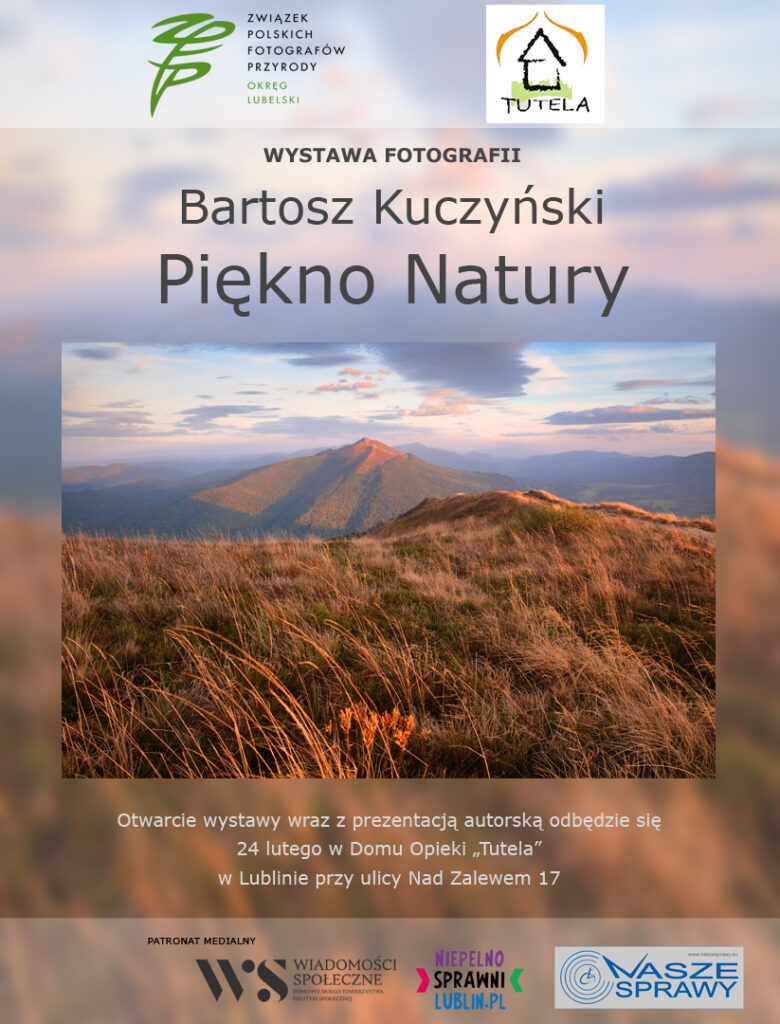 Plakat wystawy fotografii Bartosza Kuczyńskiego "Piękno natury". Na środku umieszczono krajobraz górski.