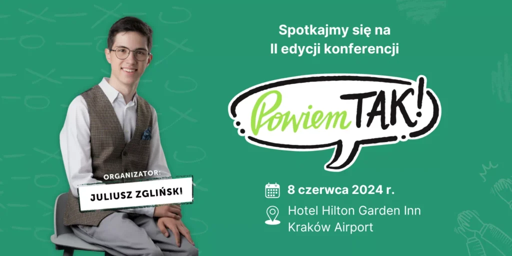 Po lewej ubrany elegancko chłopak. Ma okulary, uśmiecha się. Siedzi na krześle. Obok niego widnieje napis: Organizator: Juliusz Zgliński. Po prawej widnieje napis: Spotkajmy się na konferencji Powiem Tak!