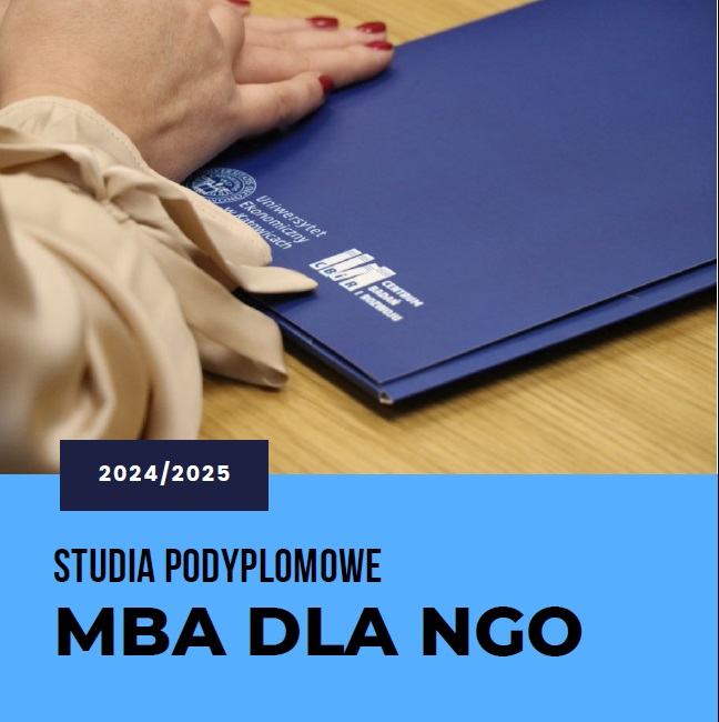 Ręce kobiety trzymającej niebieską teczkę. Poniżej tekst: 2024/2025 Studia Podyplomowe MBA dla NGO