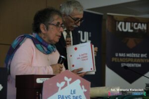 Prezentacja książki pt. "IL GATTO DAL COLLO LUNGO", która zdobyła III miejsce i nagrodę 1000 zł