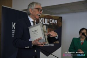 Prezentacja książki pt. "JAK ZACHRÁNIT VĔDCE", która zdobyła II miejsce i nagrodę 1500 zł