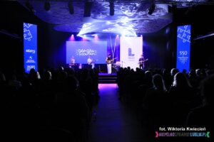 Koncert Damiana Syjonfam; widok z widowni