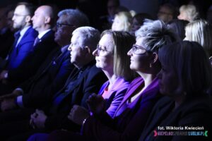 Dyrekcja Regionalnego Ośrodka Polityki Społecznej siedząca na widowni podczas Gali