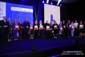 Pamiątkowe zdjęcie Laureatów Medalu 550-lecia Województwa Lubelskiego