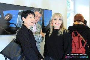 Od lewej stoją: Pani Kinga Hendzel, Pan Wojciech Filo, Pani Sylwia Prus