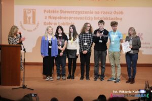 Wolontariusze z I Liceum Ogólnokształcącego im. Stanisława Staszica w Lublinie oraz Uniwersytetu Marii Curie-Skłodowskiej