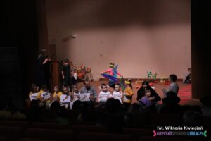 Pokaz muzyczno-taneczny „Zwierzęce granie i zgadywanie” w wykonaniu dzieci z Przedszkola Prywatnego Entliczek-Pentliczek 2 z oddziałami integracyjnymi (Lublin) oraz gości wybranych spośród widowni