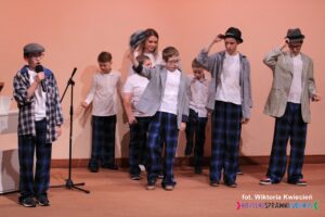 Prezentacja piosenki „Tanie dranie” w wykonaniu chłopców ze Szkoły Podstawowej Specjalnej nr 26 im. Janusza Korczaka (Lublin)