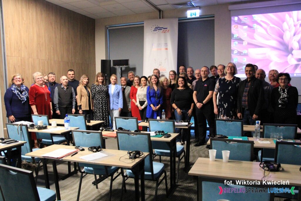 Pamiątkowa fotografia Uczestników pierwszego dnia konferencji