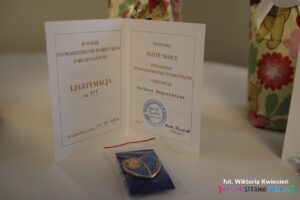 Odznaka "Złote Serce" i legitymacja Pani Barbary Augustyniak