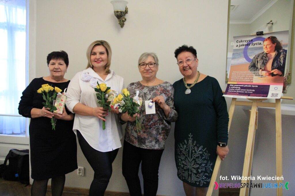 Od lewej stoją Panie: Barbara Augustyniak, Dorota Niewińska-Skuza, Marta Buczkowska, Elżbieta Sagan