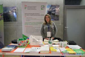 PAni Barbara Sadowska - Burlita Ekspert ds. CIDON na stoisku Oddziału Lubelskiego Państwowego Funduszu Rehabilitacji Osób Niepełnosprawnych