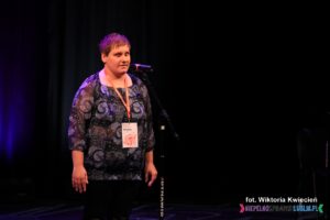 Monika Mroczek – „Orkiestry dęte”, „Cudownych rodziców mam” – Dom Pomocy Społecznej w Żułowie.