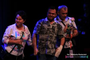 Ivan Grytsiv – „Parę chwil” (IRA), „Vitryla” (Melovin) – Lwów; na zdjęciu w towarzystwie rodziców, którzy zostali zaproszeni na scenę tuż po występie