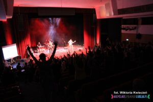 Koncert Zespołu Kultowi; widok z widowni