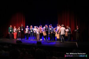 Nagrody i podziękowania odbiera grupa Bębnoludy z PSONI Koło w Łęcznej, Warsztaty Terapii Zajęciowej w Janowicy