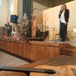 Na scenie Pani Kierownik, Urszula Steć, która powitała wszystkich przybyłych