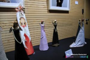 Figurki Aniołów wykonanych w ŚDS "Absolwent" w ramach warsztatów “Anioły mocy” – instruktor: Natalia Jarosz