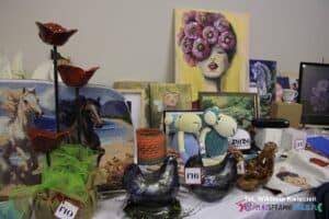 Wyeksponowane przedmioty przygotowane na licytację