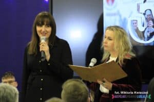 Prowadzące koncert panie: Angelika Tomasik i Joanna Czajkowska