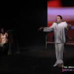 Na scenie odtwórcy ról: Petrucchio (Adam Saran) i Kasia (Bożena Ufniarz)