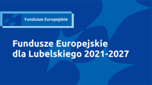 Grafika promocyjna Funduszy Europejskich. Na niebieskim tle znajdują się poszczególne elementy: na lewo od góry logo Fundusze Europejskie w odcieniach niebieskiego. Poniżej biały tekst:Fundusze Europejskie dla Lubelskiego 2021-2027. Na środku grafiki znajdują się trzy połączone ze sobą jasnoniebieskie gwiazdy.