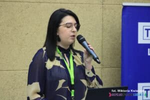 Prelegentka Justyna Szafranek (Polski Związek Niewidomych Okręg Lubelski)