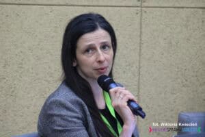Prelegentka Ewa Ostaszewska-Żuk (Helsińska Fundacja Praw Człowieka)