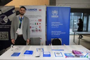 Stoisko UNHCR (ang. United Nations High Commissioner for Refugees) – Agencja ONZ ds. Uchodźców. Przedstawicielstwo w Polsce