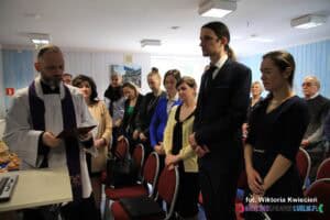 Wspólna modlitwa zgromadzonych gości