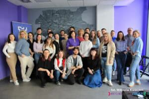 Pamiątkowe zdjęcie uczestników "Wiosennego ŚniadaNGO"