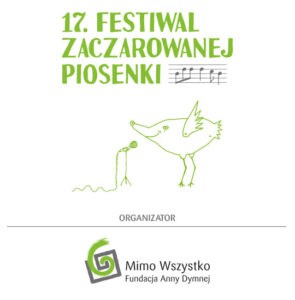 Baner 17. Festiwalu Zaczarowanej Piosenki z grafiką skrzydlatego stworzenia śpiewającego do mikrofonu oraz logotypem organizatora - Fundacji Anny Dymnej "Mimo Wszystko"