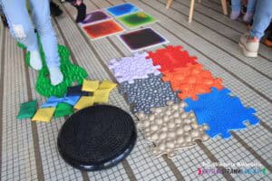 Ścieżka sensoryczna przygotowana przez Instytut Diagnozy i Terapii „Logos”