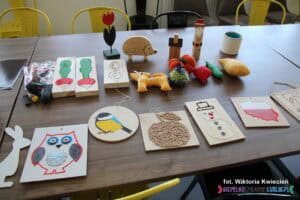 Prezentacja pomocy kreatywnych przygotowanych na zajęciach przez uczniów i pedagogów ze Szkoły Podstawowej nr 26 im. Janusza Korczaka