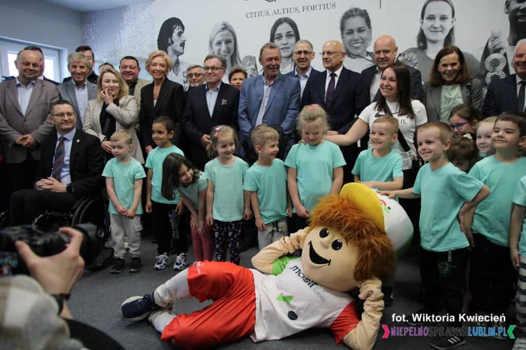 Pamiątkowe zdjęcie Gości wydarzenia