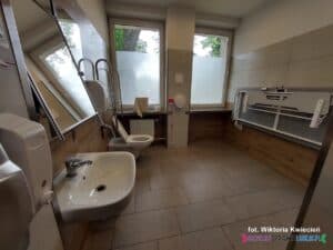 Wnętrze Komfortki. Widok po otwarciu drzwi