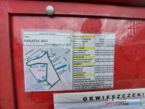 Rozkład jazdy linii o nazwie „Parafia NSJ”, umieszczony na przystanku
