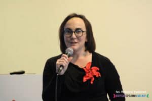 Pani dr Anna Bieganowska-Skóra - Moderatorka debaty, Pracownik naukowy Uniwersytetu Marii Curie-Skłodowskiej w Lublinie, Prezes Lubelskiego Forum Organizacji Osób Niepełnosprawnych - Sejmik Wojewódzki