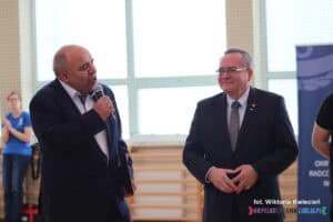 Ceremonia otwarcia. Od lewej stoją: Pan dr Tomasz Bielecki, Dyrektor Centrum Kultury Fizycznej UMCS, Pełnomocnik Jego Magnificencji Rektora UMCS d/s Sportu oraz Pan Zbigniew Wojciechowski, Radny Województwa Lubelskiego