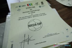 Wydrukowany na kremowym papierze i podpisany Dyplom dla uczestnika za udział w VIII Akademickim Turnieju o Puchar JM Rektora UMCS „Boccia Cup 2025”