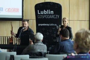 Muzyczny duet. Od lewej: Pan Piotr Leszega i Pani Monika Hiszpańska