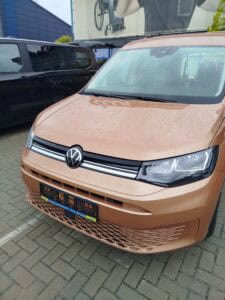 Przód samochodu Volkswagen dostosowanego do potrzeb osób poruszających się na wózkach