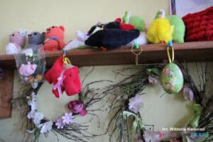 Przedmioty wykonane w pracowni krawieckiej i prac ręcznych - maskotki i breloczki