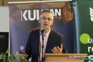 Marcin Matys podczas prezentacji projektu pt. "KULtura rozwoju i dostępności"