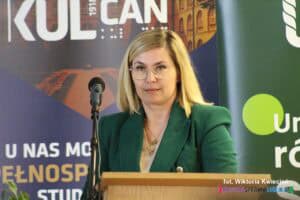 Iwona Mazur podczas prezentacji projektu pt. "UPL coraz bardziej dostępny"